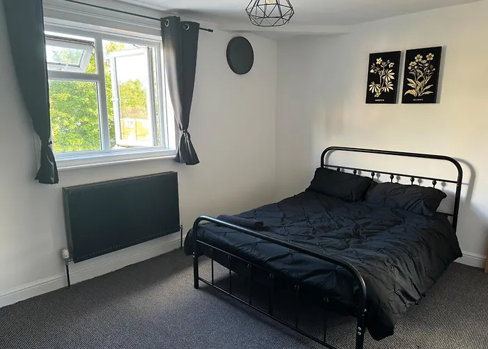 Double Room Located 2 Minutes From Gloucester Royal Hospital